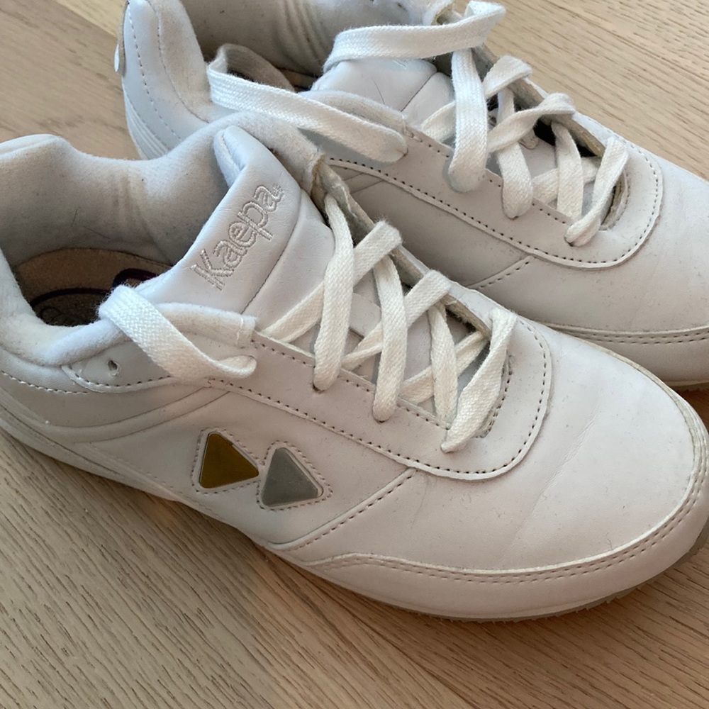 Kaepa cheer shoes sz 2